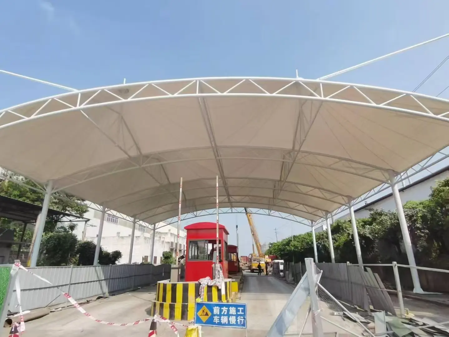 【贵州安龙雨棚】怎么选择【源头工厂】：解决雨棚建造盲目选择的选型标准